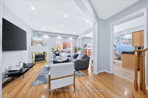 Photo 9 at 209 Old Colony Road, Oak Ridges Lake Wilcox, Richmond Hill