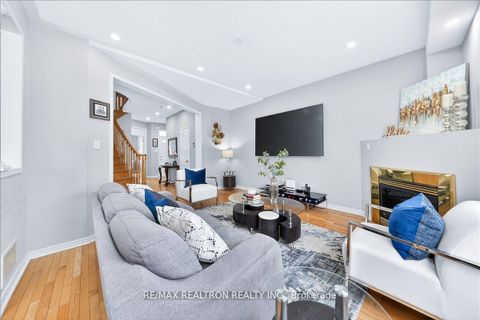 Photo 13 at 209 Old Colony Road, Oak Ridges Lake Wilcox, Richmond Hill