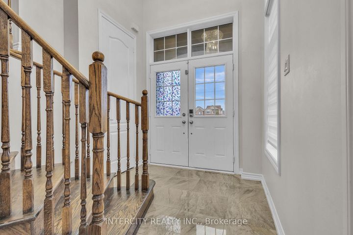 Photo 6 at 45 Roulette Crescent, Bram West, Brampton