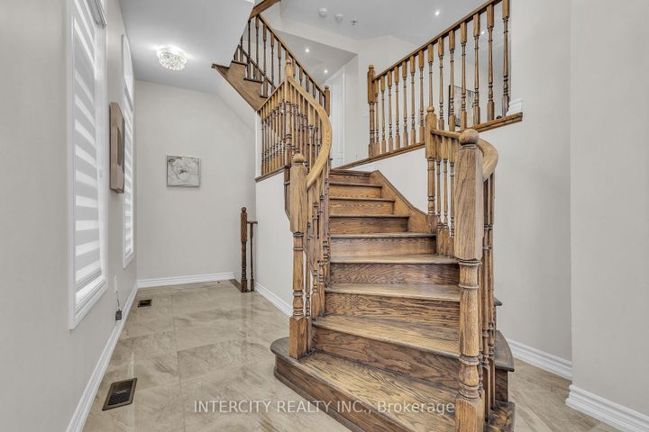 Photo 7 at 45 Roulette Crescent, Bram West, Brampton