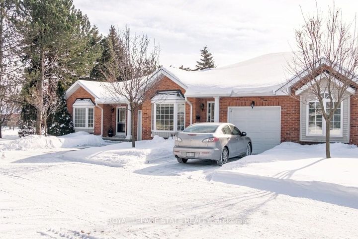 Photo 1 at 28 - 20 Meadowlands Boulevard, Meadowlands, Hamilton