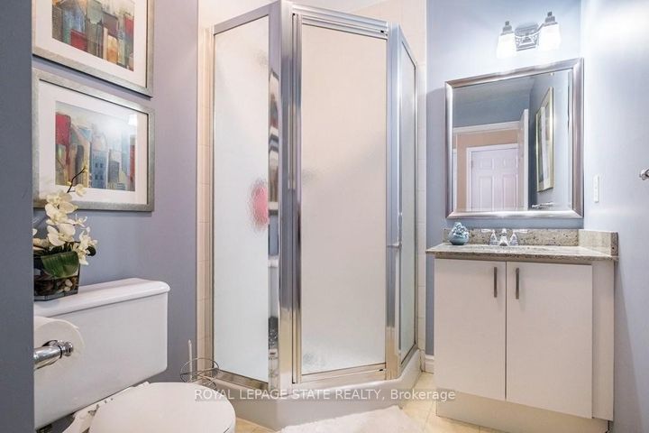 Photo 8 at 28 - 20 Meadowlands Boulevard, Meadowlands, Hamilton