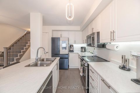 Photo 5 at 30 Caspian Square, Bowmanville, Clarington