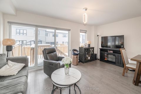 Photo 9 at 30 Caspian Square, Bowmanville, Clarington