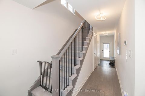 Photo 11 at 30 Caspian Square, Bowmanville, Clarington