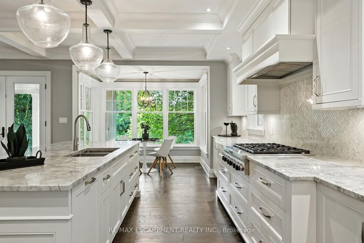 Photo 11 at 391 Patricia Drive, Bayview, Burlington