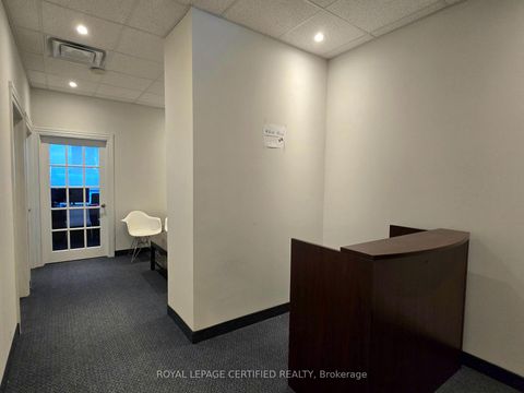 Photo 3 at 613 - 4789 Yonge Street, Willowdale East, Toronto