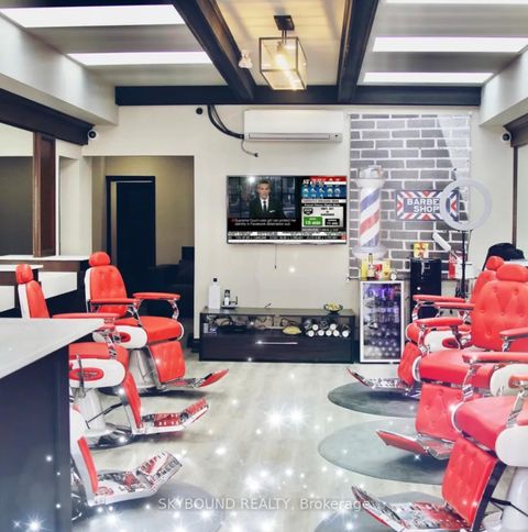 Photo 3 at 543A College Street, Bellwoods, Toronto