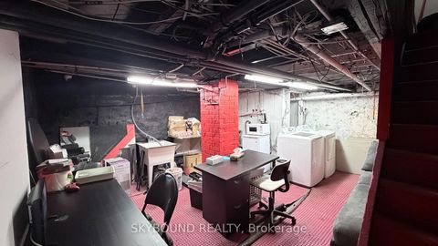 Photo 6 at 543A College Street, Bellwoods, Toronto