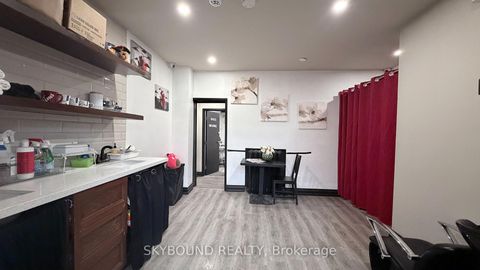 Photo 7 at 543A College Street, Bellwoods, Toronto