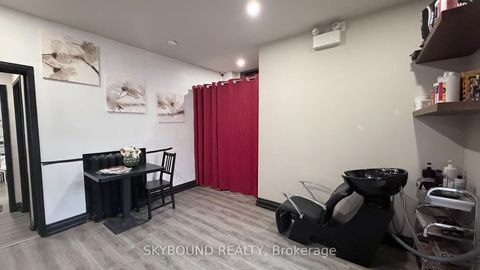 Photo 9 at 543A College Street, Bellwoods, Toronto