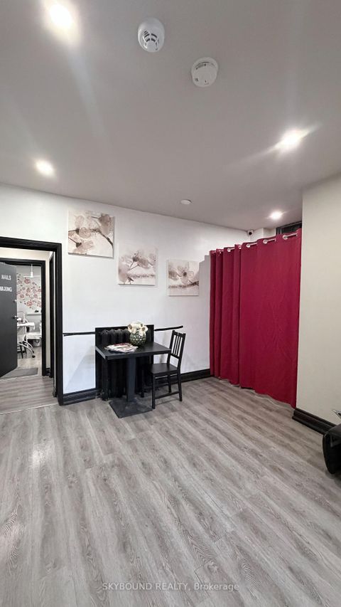 Photo 11 at 543A College Street, Bellwoods, Toronto