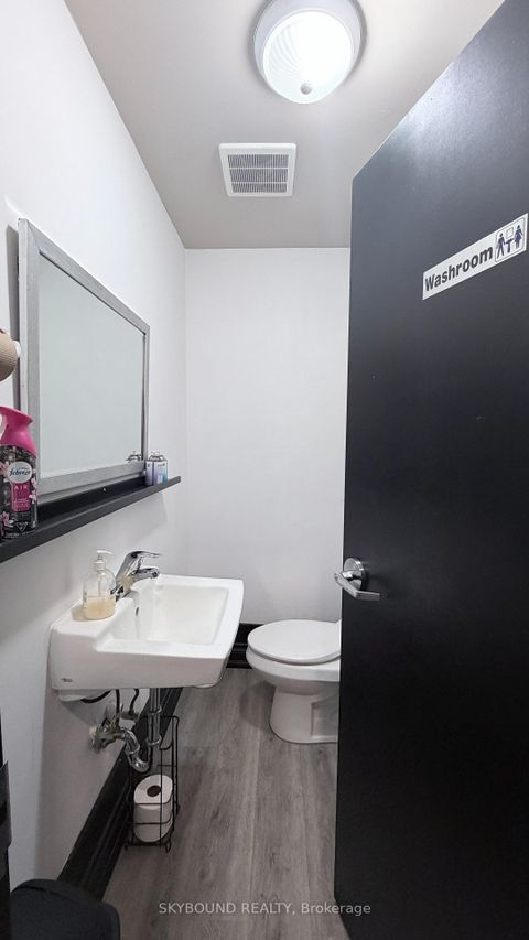 Photo 13 at 543A College Street, Bellwoods, Toronto