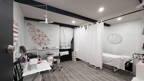 Photo 14 at 543A College Street, Bellwoods, Toronto