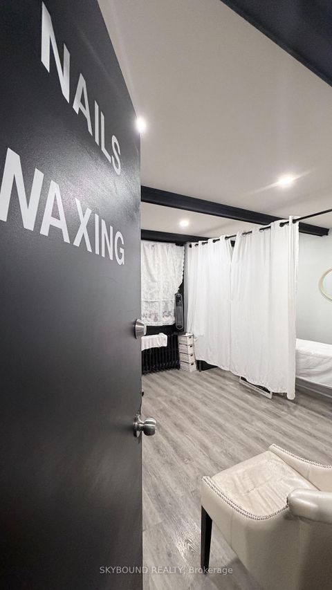 Photo 15 at 543A College Street, Bellwoods, Toronto