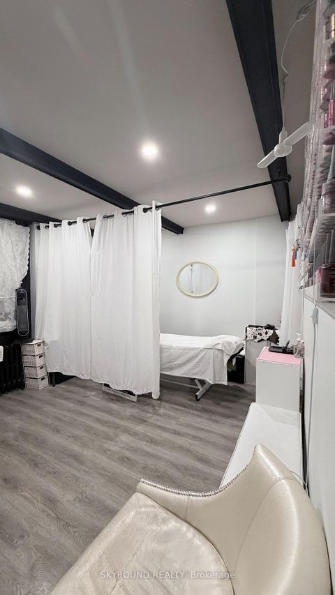 Photo 17 at 543A College Street, Bellwoods, Toronto