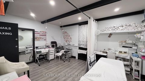 Photo 19 at 543A College Street, Bellwoods, Toronto