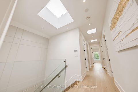 Photo 25 at 102 Parklea Drive, Leaside, Toronto