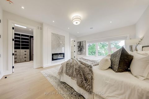 Photo 27 at 102 Parklea Drive, Leaside, Toronto