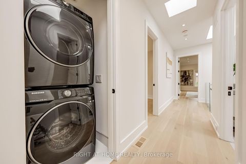 Photo 38 at 102 Parklea Drive, Leaside, Toronto