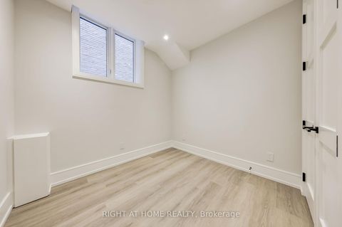 Photo 41 at 102 Parklea Drive, Leaside, Toronto