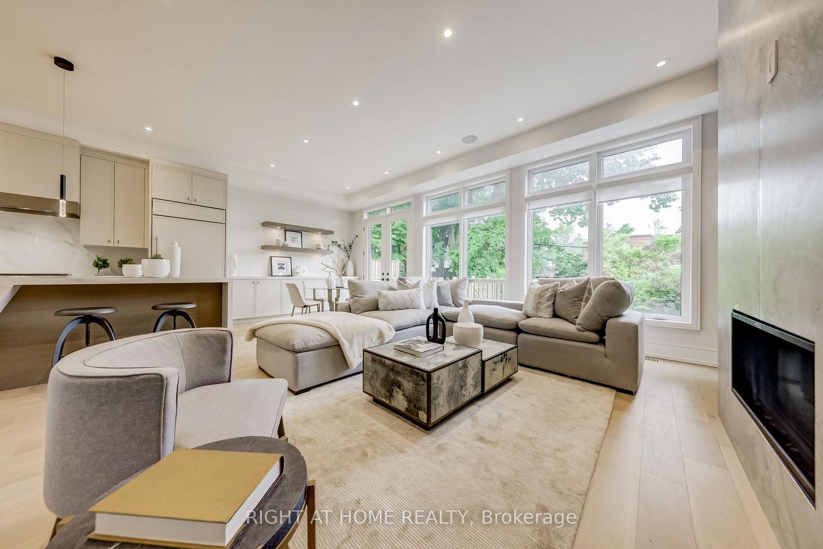 102 Parklea Drive, Leaside, Toronto 