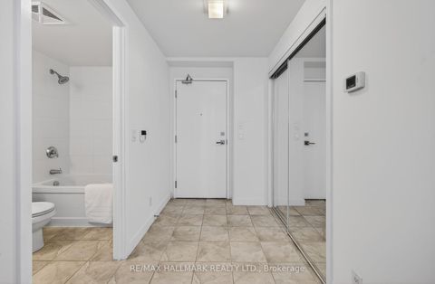 Photo 4 at 2301 - 14 York Street, Waterfront Communities C1, Toronto