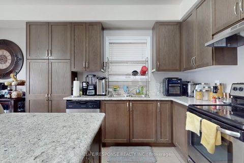 Photo 17 at 846 Groveland Avenue, Taunton, Oshawa