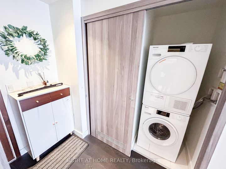 Photo 4 at 1703 - 85 McMahon Drive, Bayview Village, Toronto