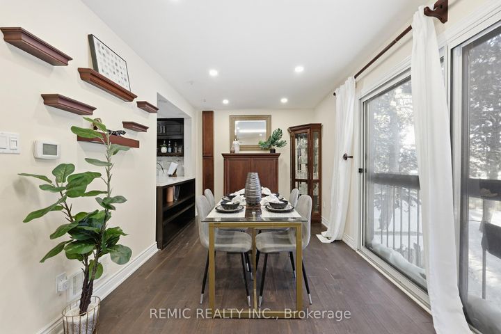 Photo 3 at 18 - 6855 Glen Erin Drive, Meadowvale, Mississauga