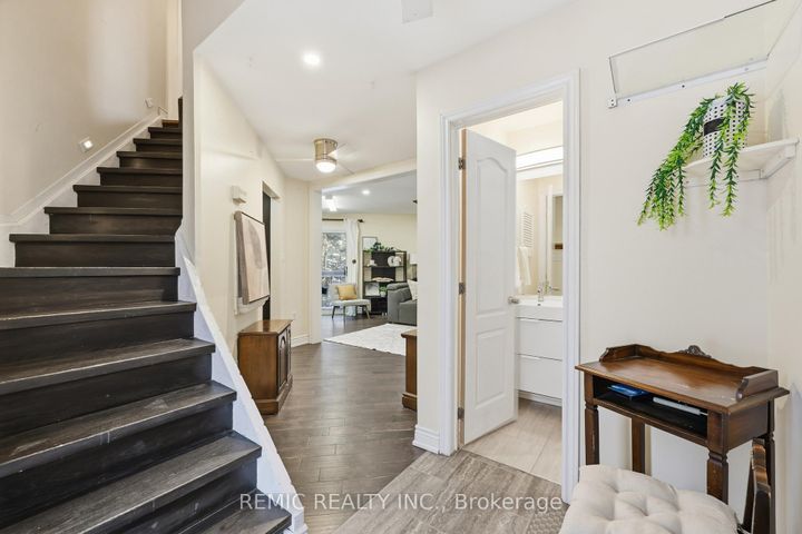 Photo 9 at 18 - 6855 Glen Erin Drive, Meadowvale, Mississauga