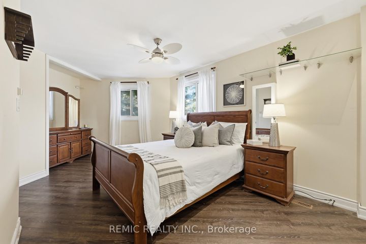 Photo 12 at 18 - 6855 Glen Erin Drive, Meadowvale, Mississauga