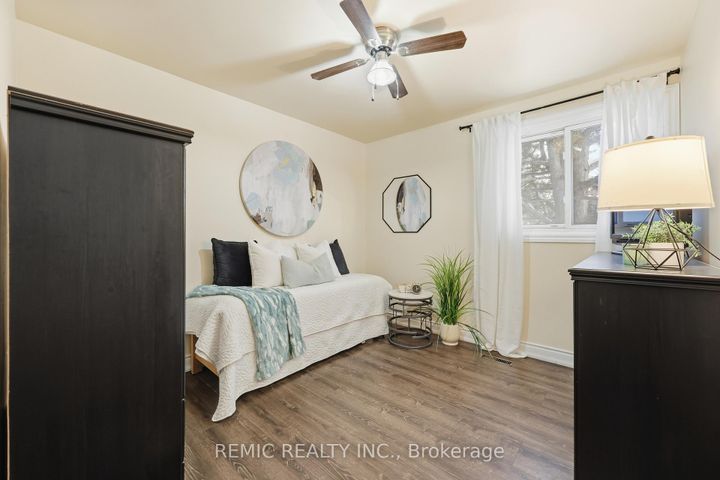 Photo 16 at 18 - 6855 Glen Erin Drive, Meadowvale, Mississauga