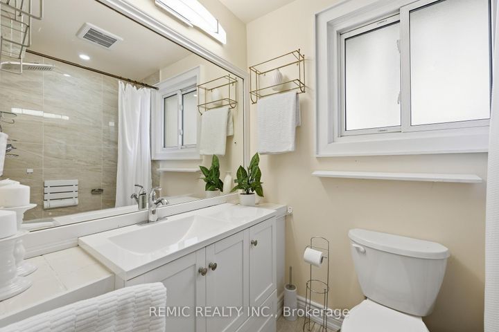 Photo 19 at 18 - 6855 Glen Erin Drive, Meadowvale, Mississauga