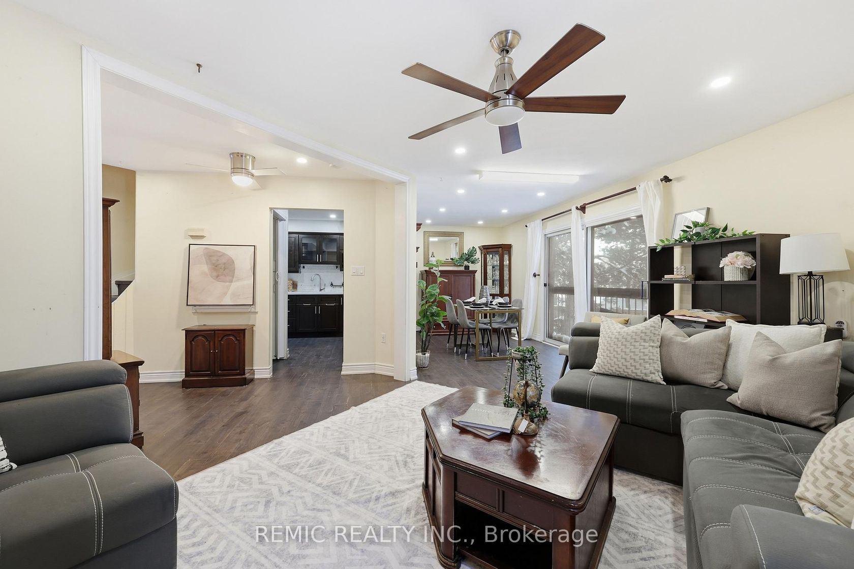 18 - 6855 Glen Erin Drive, Meadowvale, Mississauga by Loree Meneguzzi Real Estate 18 - 6855 Glen Erin Drive, Meadowvale, Mississauga