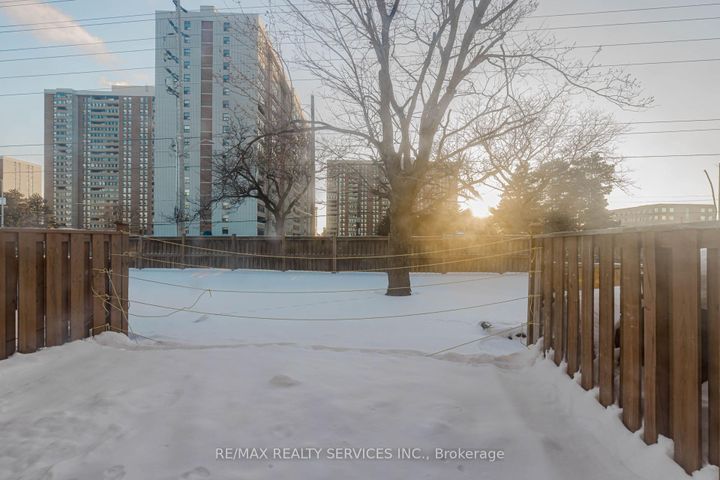 Photo 16 at 117 - 475 Bramalea Road, Southgate, Brampton