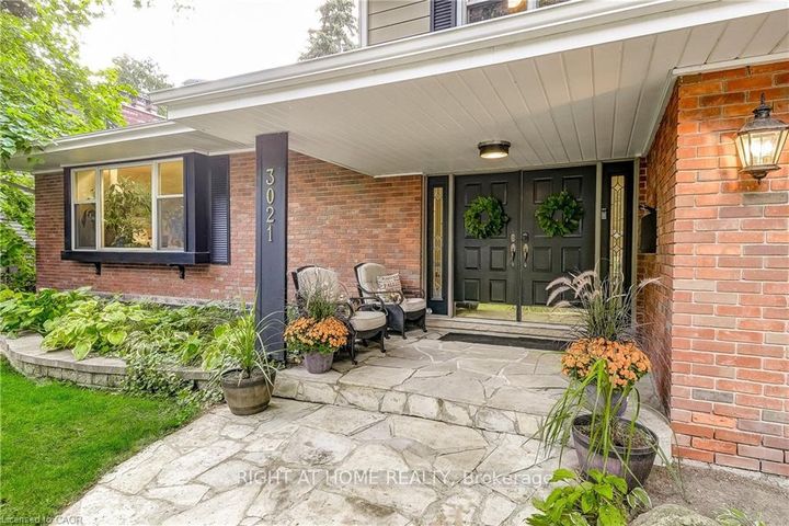 Photo 6 at 3021 Lakeshore Road, Roseland, Burlington