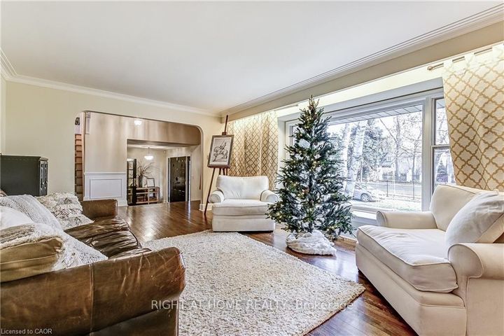 Photo 10 at 3021 Lakeshore Road, Roseland, Burlington
