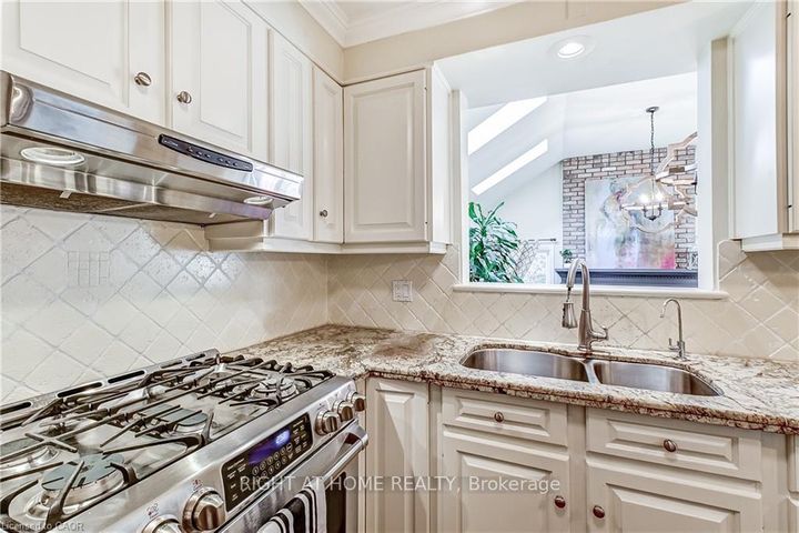 Photo 13 at 3021 Lakeshore Road, Roseland, Burlington