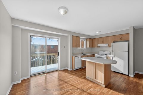 Photo 1 at 71 Roseheath Drive, Maple, Vaughan