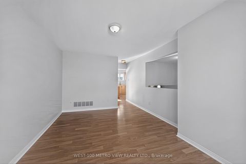 Photo 4 at 71 Roseheath Drive, Maple, Vaughan