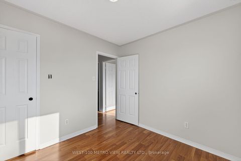 Photo 9 at 71 Roseheath Drive, Maple, Vaughan