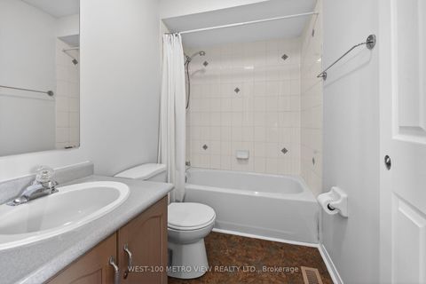 Photo 14 at 71 Roseheath Drive, Maple, Vaughan