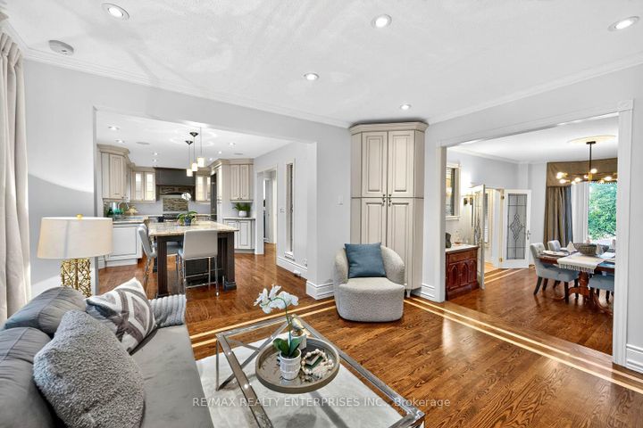 Photo 6 at 336 Oakridge Court, RO River Oaks, Oakville