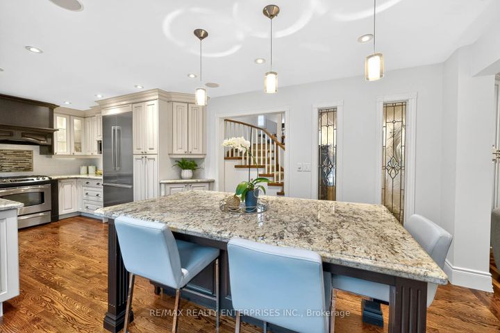 Photo 8 at 336 Oakridge Court, RO River Oaks, Oakville