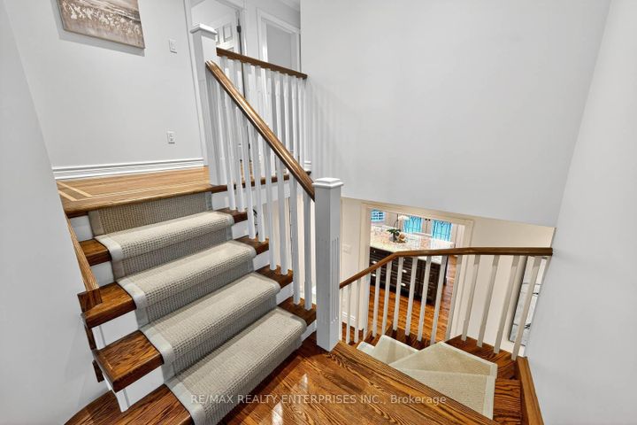 Photo 12 at 336 Oakridge Court, RO River Oaks, Oakville