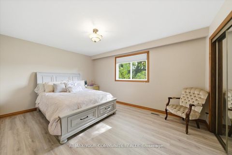 Photo 15 at 35 Sunvale Drive, Richview, Toronto