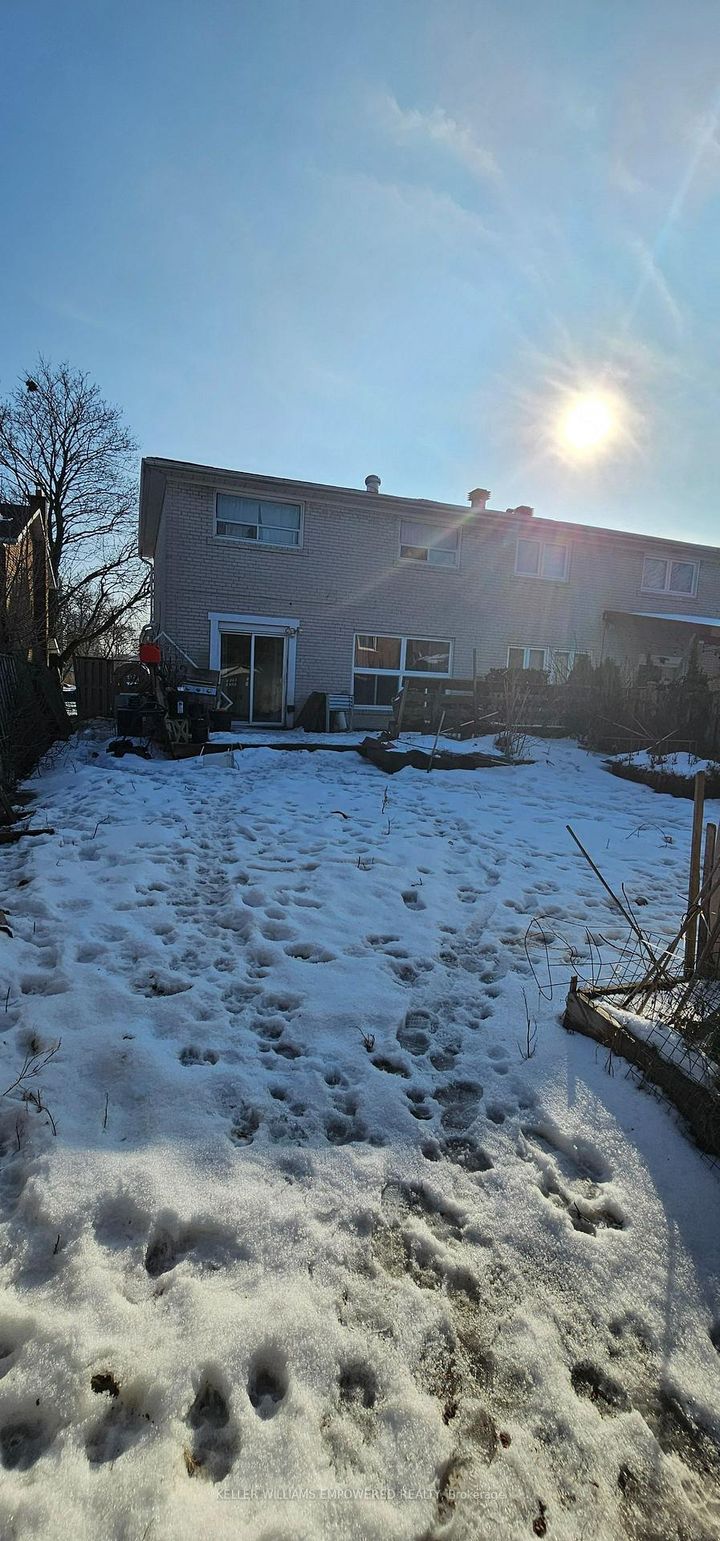 Photo 1 at 52 Endsleigh Crescent, Pleasant View, Toronto