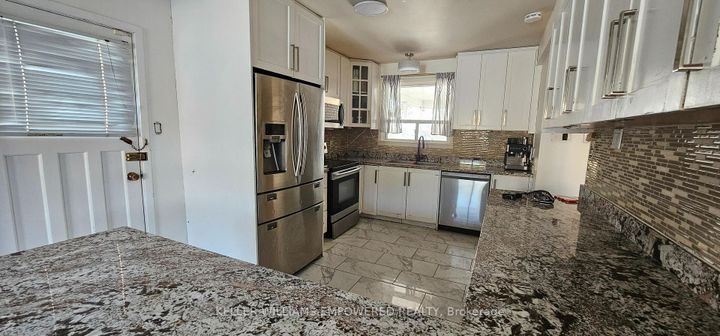 Photo 8 at 52 Endsleigh Crescent, Pleasant View, Toronto