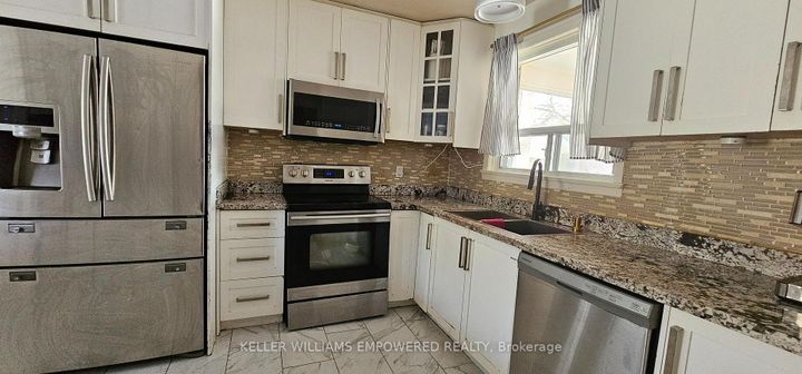 Photo 10 at 52 Endsleigh Crescent, Pleasant View, Toronto